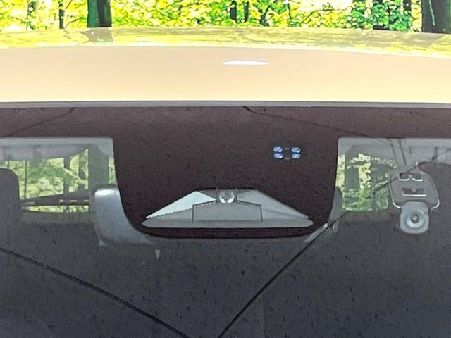 �y�z���_�Z���V���O�z���s���ɑO���̎ԗ�����F�����A�Փ˂������Ȏ��͌x��ƃu���[�L�ŏՓˉ���Ɣ�Q�y�����A�V�X�g�B�����S�Ƀh���C�u�����y���݂��������܂��B