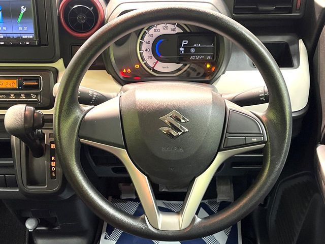 ステアリングも使用感が少なく、きれいな状態となっております♪