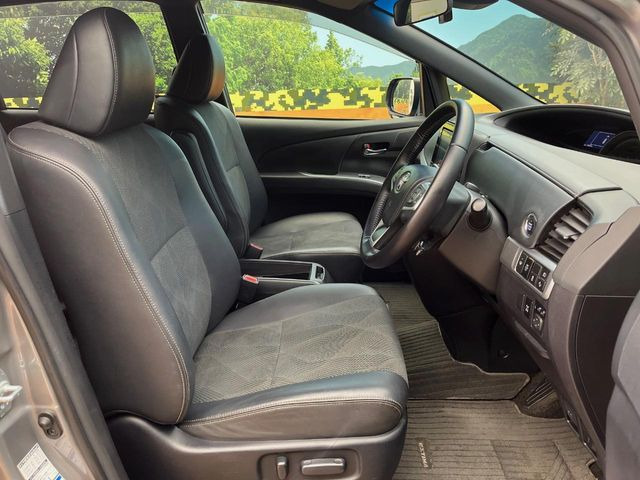 運転席シート廻りは使用感も少なく、良好な状態となっています。丁寧に使われていたことがよくわかりますね。