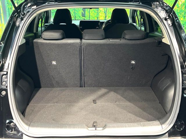 ���i�̂���������ʋ΁A���}���ɏ\���ȉ׎��X�y�[�X���m�ۂ��Ă���܂��B�Z�J���h�V�[�g��|���ƁA�傫�ȉו��̐ύڂ��\�ł���