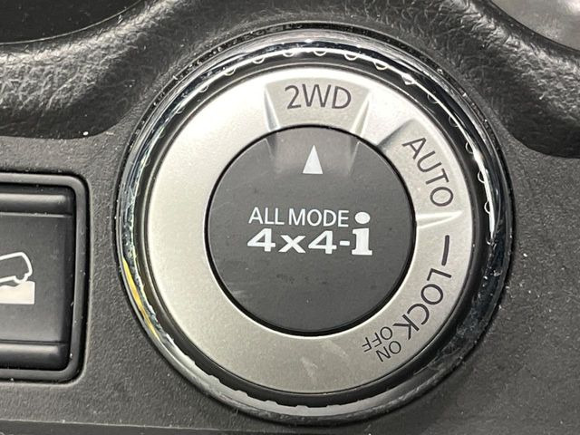 �y�I�[�����[�h4&times;4�z2WD/4WD���[�h����y�ɐ؂�ւ��\�B�R��d����2WD�A�X�^�b�N���ɖ𗧂�LOCK�AAUTO���[�h�ł�4WD�̔z���������Œ������A�H�ʏ󋵂��킸���肵��������T�|�[�g�B