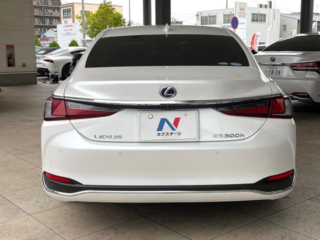 安心の最長10年・走行無制限保証(有償)をご用意。保証内容も充実はもちろん、無料点検&オイル交換や、年中無休の全国・24時間ロードサービスも付帯されておりますのでご安心下さい。