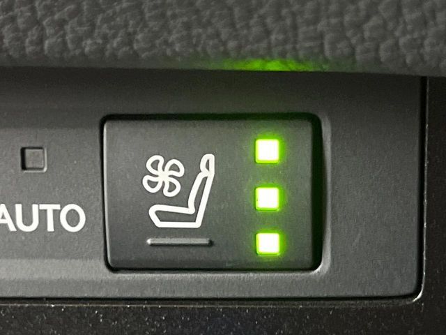 【シートベンチレーション】夏場は涼しい風でお尻や背中の熱やムレを防ぎ、冬はエアコンよりも早く温まってポカポカに!季節を問わず快適に過ごせます。