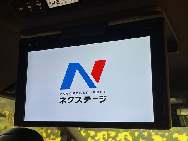 【フリップダウンモニター】大画面モニターで後席でもエンタメをお楽しみいただけます。小さなお子様にも大人気の装備です♪