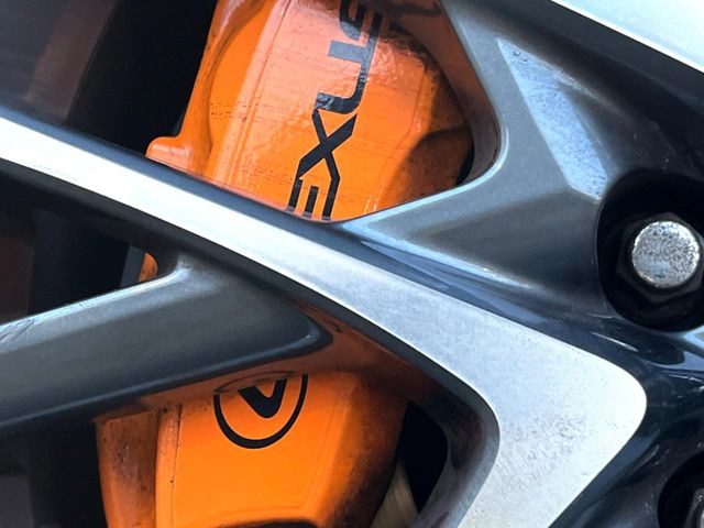 【LEXUSオレンジキャリパー】色鮮やかなキャリパーがスポーティな印象を引き立てます♪