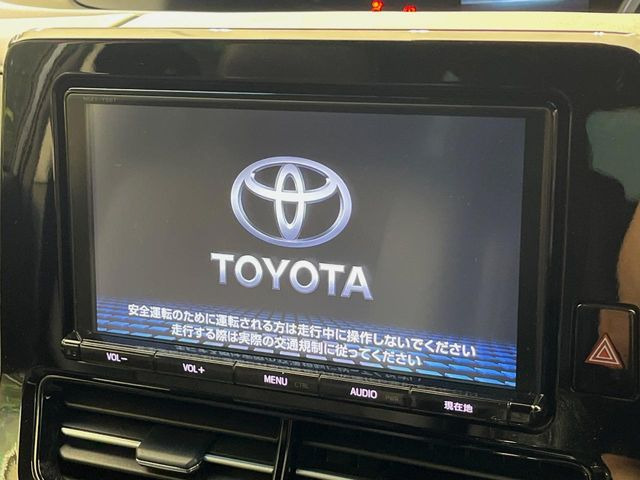 【純正9型ナビ】人気の純正ナビを装備しております。ナビの使いやすさはもちろん、オーディオ機能も充実!キャンプや旅行はもちろん、通勤や買い物など普段のドライブも楽しくなるはず♪