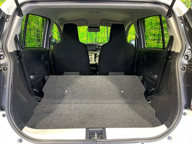 ���i�̂���������ʋ΁A���}���ɏ\���ȉ׎��X�y�[�X���m�ۂ��Ă���܂��B�Z�J���h�V�[�g��|���ƁA�傫�ȉו��̐ύڂ��\�ł���