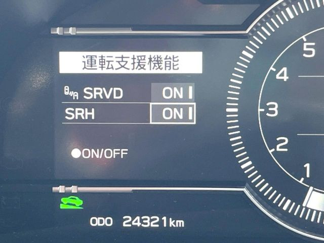 【リヤビークルディティクション】走行中、ドアミラーの死角になりやすい箇所に後続車が接近するとサイドミラー付近に警告を表示、ドライバーに注意喚起と、万一の際はハンドル操作をアシストをします。