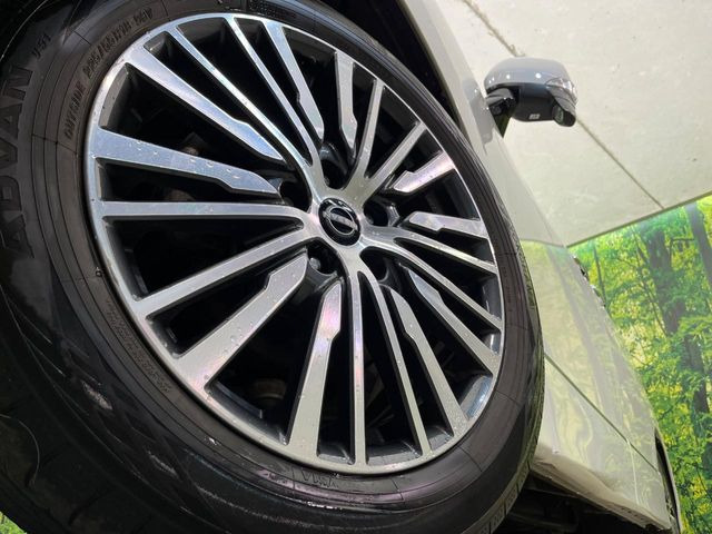 【純正18インチアルミホイール】外観にマッチした純正アルミホイールを装着しております。各種社外アルミホイールや、スタッドレスタイヤも取扱いしております。是非ご相談ください♪