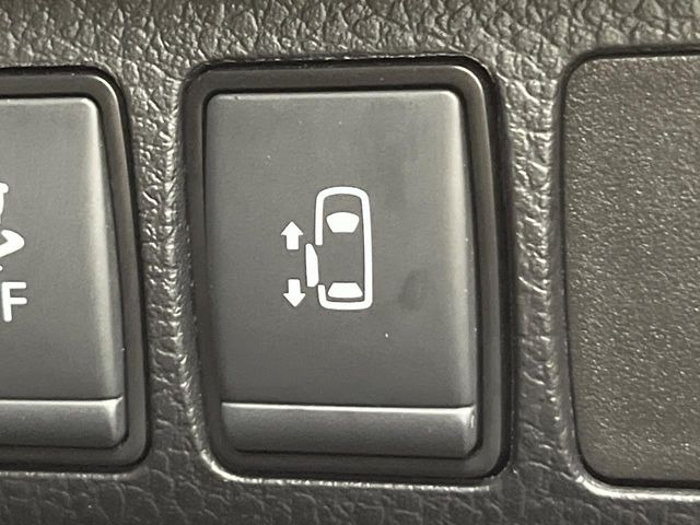 【パワースライドドア】スマートキーや運転席のスイッチでスライドドアの開閉が可能♪電動だから力を入れてドアを開ける必要が無く、小さいお子様でも、重い荷物を持っている時もラクに開け閉めできます♪