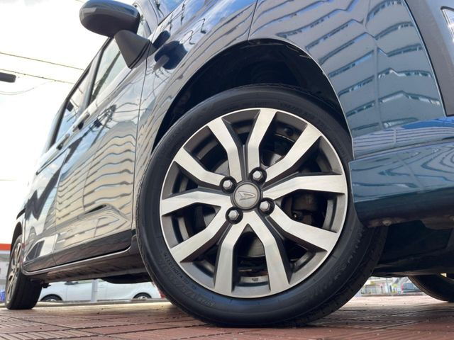 �y����15�C���`�A���~�z�C�[���z�O�ςɃ}�b�`���������A���~�z�C�[���𑕒����Ă���܂��B�e��ЊO�A���~�z�C�[����A�X�^�b�h���X�^�C�����戵�����Ă���܂��B���񂲑��k����������