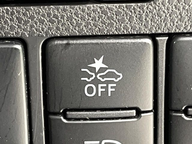 【スマートアシスト】走行中に前方の車両等を認識し、衝突しそうな時は警報とブレーキで衝突回避と被害軽減をアシスト。より安全にドライブをお楽しみいただけます。