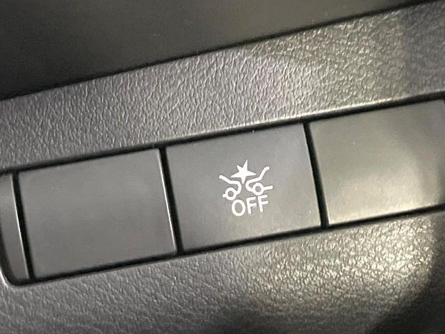 �y�G�}�[�W�F���V�[�u���[�L�z���s���ɑO���̎ԗ�����F�����A�Փ˂������Ȏ��͌x��ƃu���[�L�ŏՓˉ���Ɣ�Q�y�����A�V�X�g�B�����S�Ƀh���C�u�����y���݂��������܂��B