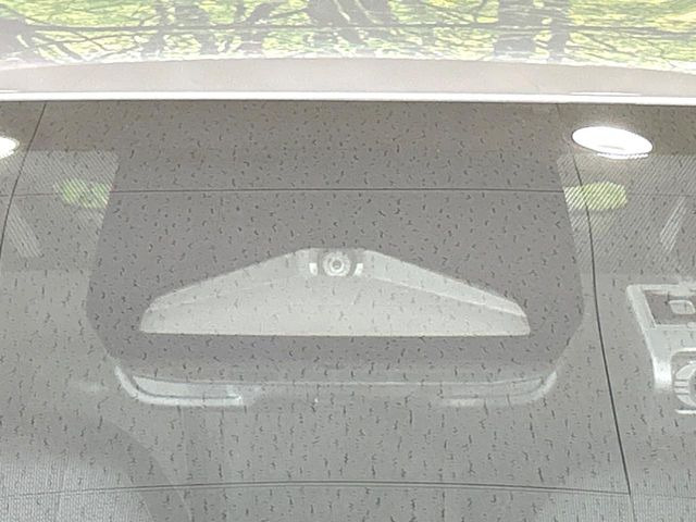 【トヨタセーフティセンス】走行中に前方の車両等を認識し、衝突しそうな時は警報とブレーキで衝突回避と被害軽減をアシスト。より安全にドライブをお楽しみいただけます。