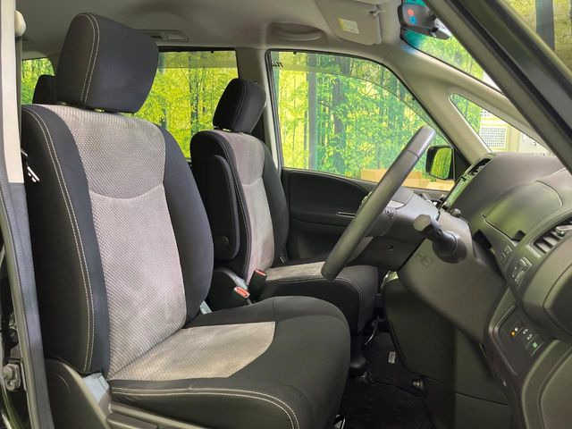 運転席シート廻りは使用感も少なく、良好な状態となっています。丁寧に使われていたことがよくわかりますね。