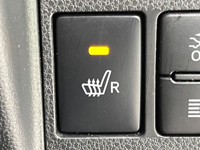 【シートヒーター】寒い日に重宝するシートヒーター!エアコンより早く温まってくれるので寒がりの人も安心ですね♪エアコンの温風は乾燥するから苦手、という方にもをおすすめです。