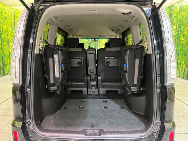 普段のお買い物や通勤、送迎等に十分な荷室スペースを確保しております。セカンドシートを倒すと、大きな荷物の積載も可能です♪