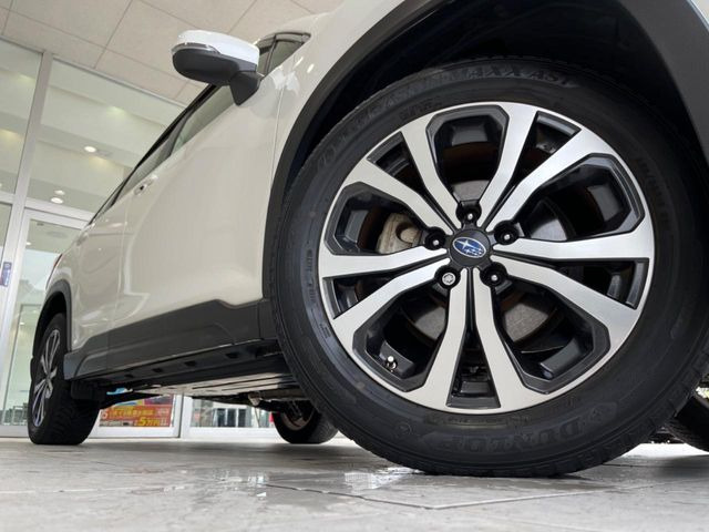 �y����18�C���`�A���~�z�C�[���z�O�ςɃ}�b�`���������A���~�z�C�[���𑕒����Ă���܂��B�e��ЊO�A���~�z�C�[����A�X�^�b�h���X�^�C�����戵�����Ă���܂��B���񂲑��k����������