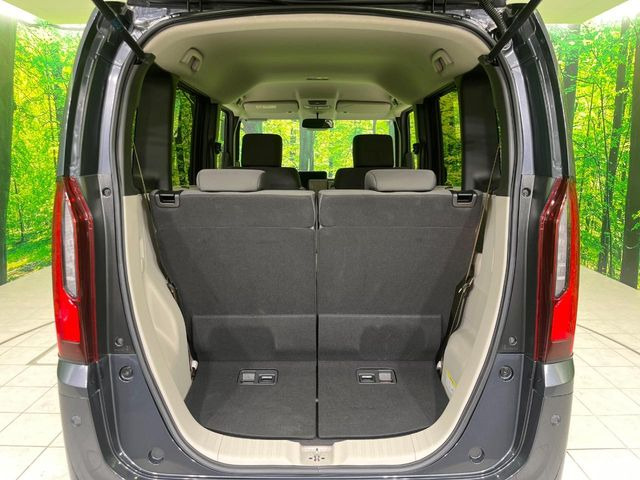 普段のお買い物や通勤、送迎等に十分な荷室スペースを確保しております。セカンドシートを倒すと、大きな荷物の積載も可能です♪