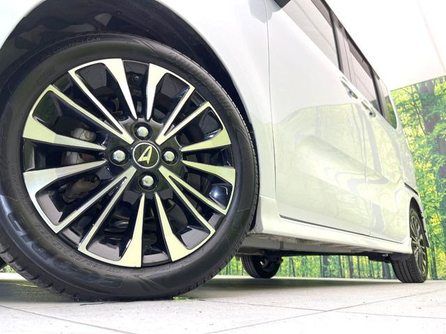 【純正15インチアルミホイール】外観にマッチした純正アルミホイールを装着しております。各種社外アルミホイールや、スタッドレスタイヤも取扱いしております。是非ご相談ください♪