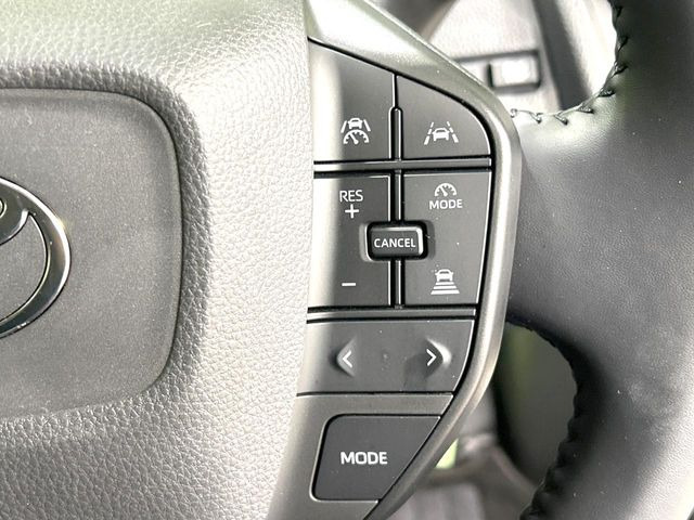 【レーダークルーズコントロール】高速道路での長距離走行が楽に!!自動で速度を保つクルーズコントロールが、衝突軽減システムと連携し、前方の車両を感知して車間を保つように速度調節してくれます!!