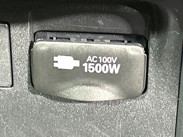 【1500Wアクセサリーコンセント】消費電力1500Wまでの家電が使えます。キャンプやスポーツ・アウトドアでのアクティビティはもちろん、災害・停電の際に大活躍♪