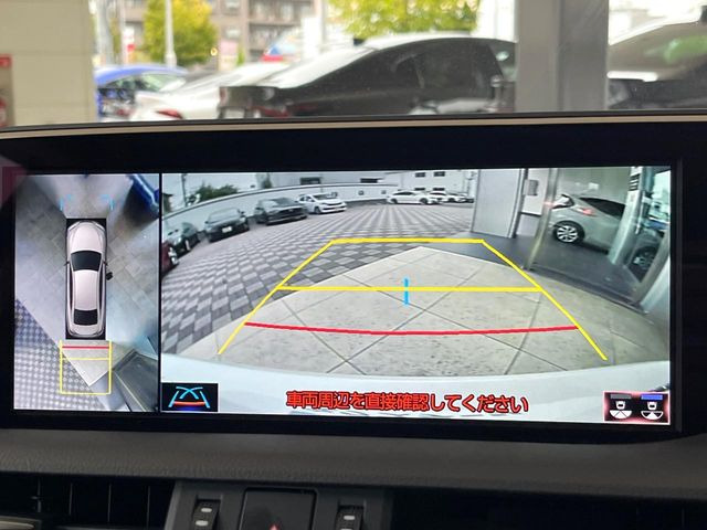 【パノラミックビューモニター】専用のカメラにより、上から見下ろしたような視点で360度クルマの周囲を確認することができます☆死角部分も確認しやすく、狭い場所での切り返しや駐車もスムーズに行えます。