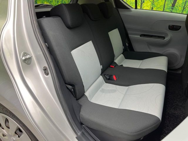 後部座席も気になるようなキズ・汚れやへたり等、大きなダメージはなく、良好な状態です。