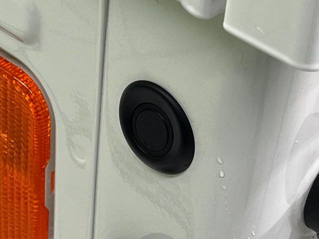 【クリアランスソナー】バンパーに付いたセンサーが障害物を検知!一定の距離に近づくとアラートで教えてくれます♪狭い駐車スペースや車庫入れ時も安心ですね☆