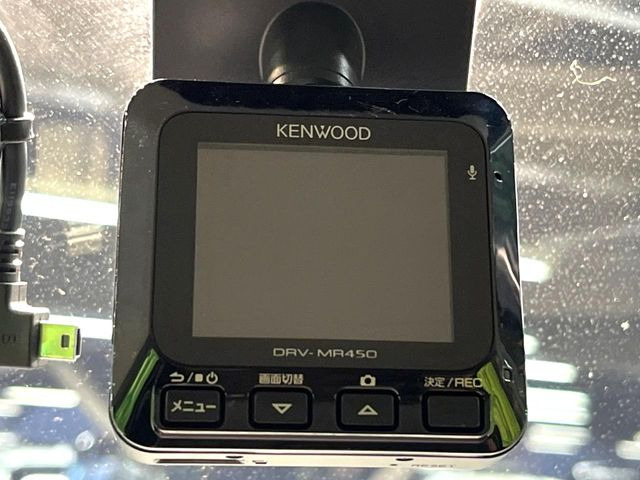 【ドライブレコーダー】安心・安全なカーライフに必須のドライブレコーダーを装備!走行中はもちろん、あおり運転や事故に遭遇した際の状況も映像で記録し、万一のリスクに備えます。