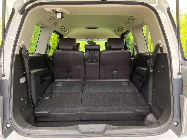 3列目シートはもちろん状態良好☆大人でもゆったりと座って頂けますので、大人数でのお出かけもラクラクです♪ご家族で、気の知れた仲間で、ドライブに行くのが楽しみですね♪