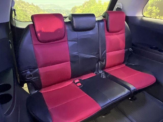 3列目シートはもちろん状態良好☆大人でもゆったりと座って頂けますので、大人数でのお出かけもラクラクです♪ご家族で、気の知れた仲間で、ドライブに行くのが楽しみですね♪