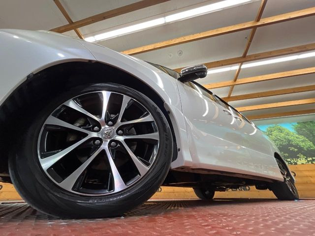 【純正18インチアルミホイール】外観にマッチした純正アルミホイールを装着しております。各種社外アルミホイールや、スタッドレスタイヤも取扱いしております。是非ご相談ください♪