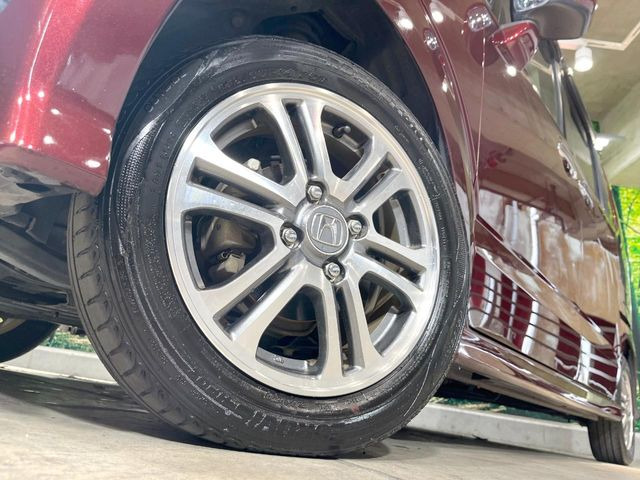 �y����14�C���`�A���~�z�C�[���z�O�ςɃ}�b�`���������A���~�z�C�[���𑕒����Ă���܂��B�e��ЊO�A���~�z�C�[����A�X�^�b�h���X�^�C�����戵�����Ă���܂��B���񂲑��k����������