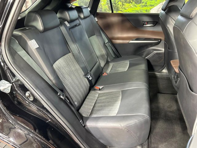 後部座席も気になるようなキズ・汚れやへたり等、大きなダメージはなく、良好な状態です。