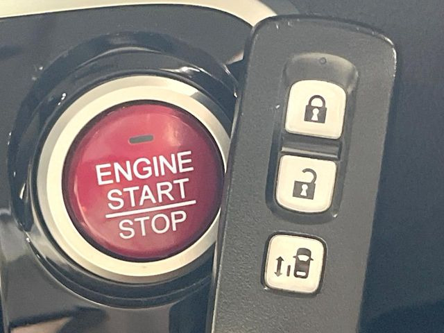 �yHonda�X�}�[�g�L�[�z�J�o����|�P�b�g�ɓ��ꂽ�܂܂ł��h�A�̎{���E�������\�ȃX�}�[�g�L�[�𑕔��B�G���W���̃I���E�I�t�����J�M�����o���K�v����������Ƃ��Ă��֗��ł���