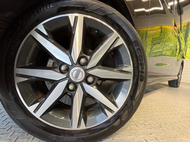 【純正15インチアルミホイール】外観にマッチした純正アルミホイールを装着しております。各種社外アルミホイールや、スタッドレスタイヤも取扱いしております。是非ご相談ください♪