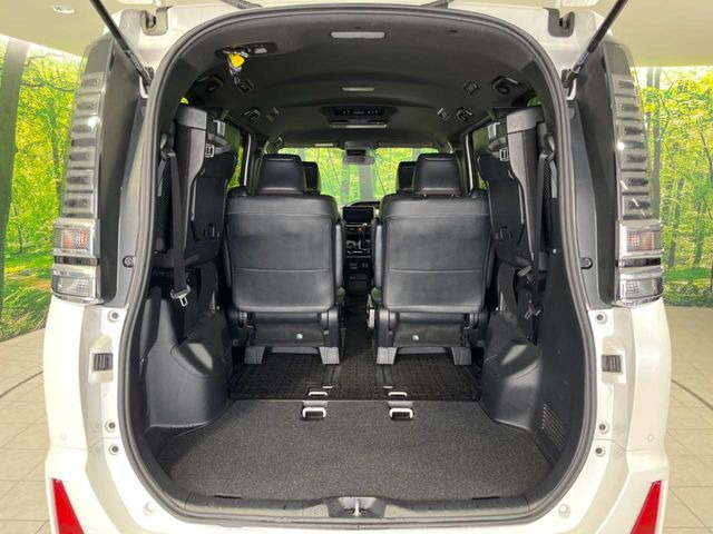 後席を格納すると、これだけの広さが!シーンに合わせたシートアレンジで、大きな荷物も積むことが出来ます♪