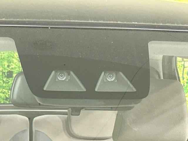 【スマートアシスト】走行中に前方の車両等を認識し、衝突しそうな時は警報とブレーキで衝突回避と被害軽減をアシスト。より安全にドライブをお楽しみいただけます。