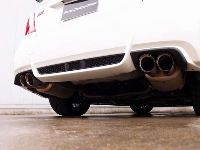 STI専用パーツ多数 エアロ、マフラー、カーボンリアウイング、6POTキャリパー、タワーバー/カロッツエリアスピーカー、サブウーハー/DefiアドバンスシステムZD/Defiブースト計