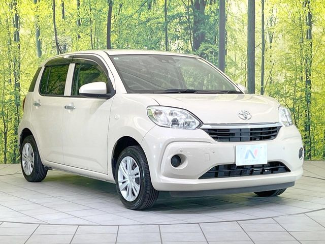 高透明度のガラス皮膜で撥水はもちろん、上質なツヤ・光沢を実現。紫外線や酸性雨から大切な愛車を保護し、色あせ・劣化を防止。「弾スプラッシュコート」、「弾プリミッサコート」からお選びいただけます。