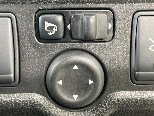 �y�d���i�[�~���[�z�T�C�h�~���[�͓d���i�[���ƂȂ��Ă���A�������ԏ�ł��L�Y�������X�N��}�����܂��B