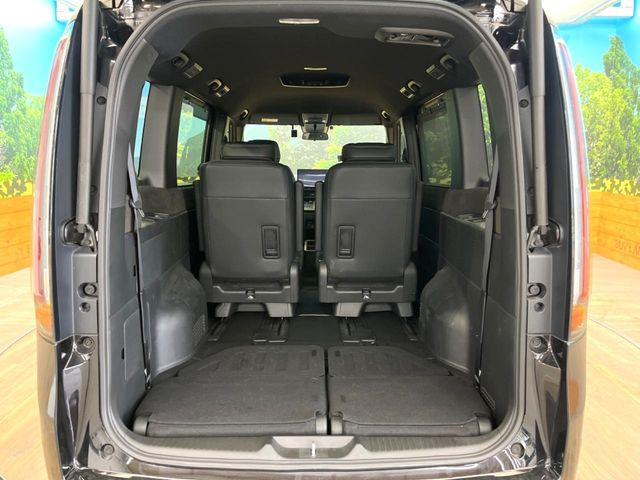 ���i�̂���������ʋ΁A���}���ɏ\���ȉ׎��X�y�[�X���m�ۂ��Ă���܂��B�Z�J���h�V�[�g��|���ƁA�傫�ȉו��̐ύڂ��\�ł���