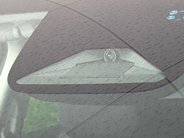 �y�z���_�Z���V���O�z���s���ɑO���̎ԗ�����F�����A�Փ˂������Ȏ��͌x��ƃu���[�L�ŏՓˉ���Ɣ�Q�y�����A�V�X�g�B�����S�Ƀh���C�u�����y���݂��������܂��B