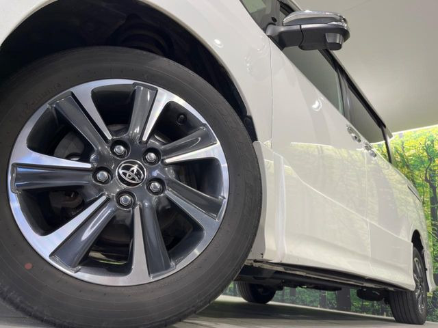 【純正16インチアルミホイール】外観にマッチした純正アルミホイールを装着しております。各種社外アルミホイールや、スタッドレスタイヤも取扱いしております。是非ご相談ください♪