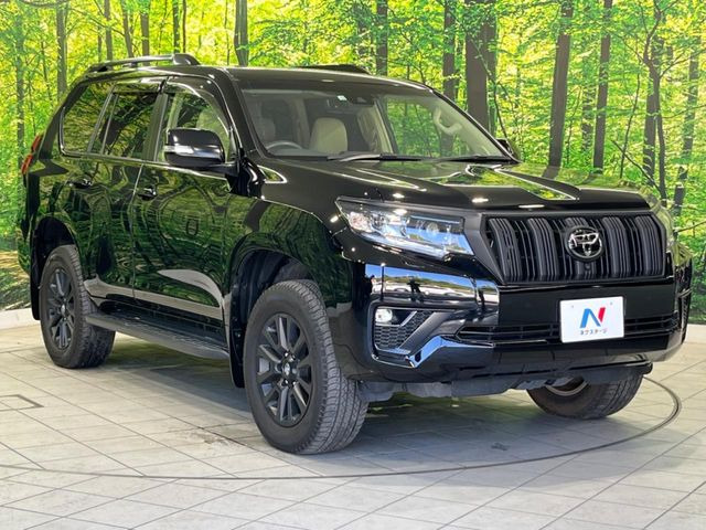 高透明度のガラス皮膜で撥水はもちろん、上質なツヤ・光沢を実現。紫外線や酸性雨から大切な愛車を保護し、色あせ・劣化を防止。「弾スプラッシュコート」、「弾プリミッサコート」からお選びいただけます。