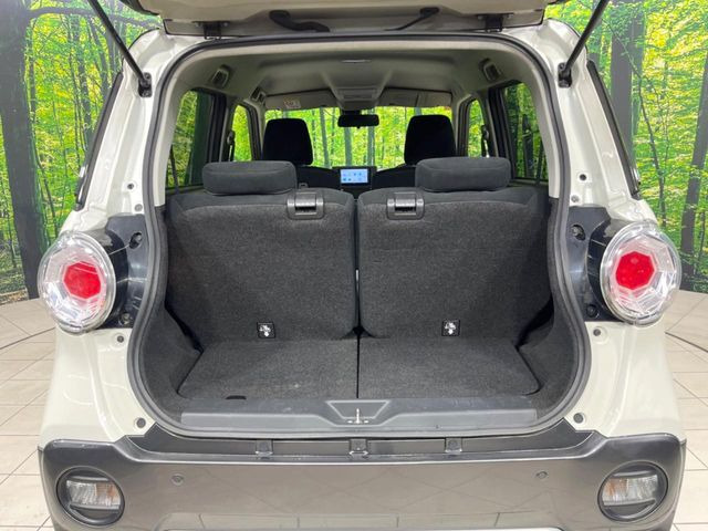 積み下ろしのしやすいデッキにはたっぷりと荷物を積み込んでいただけます。遊びから仕事まで、様々なシーンで頼れます♪