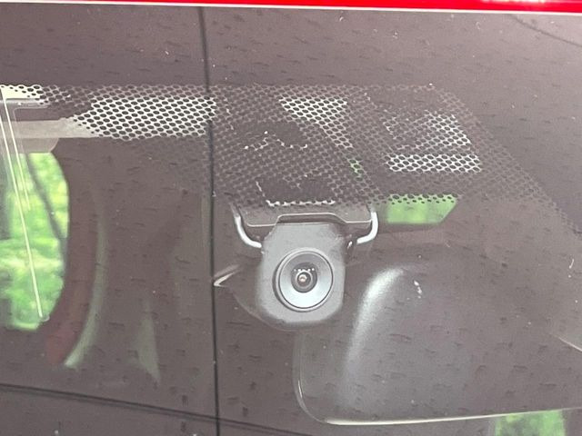 【ドライブレコーダー】安心・安全なカーライフに必須のドライブレコーダーを装備!走行中はもちろん、あおり運転や事故に遭遇した際の状況も映像で記録し、万一のリスクに備えます。