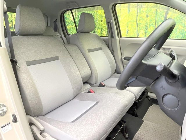 運転席シート廻りは使用感も少なく、良好な状態となっています。丁寧に使われていたことがよくわかりますね。