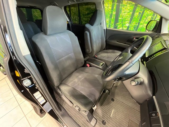 運転席シート廻りは使用感も少なく、良好な状態となっています。丁寧に使われていたことがよくわかりますね。